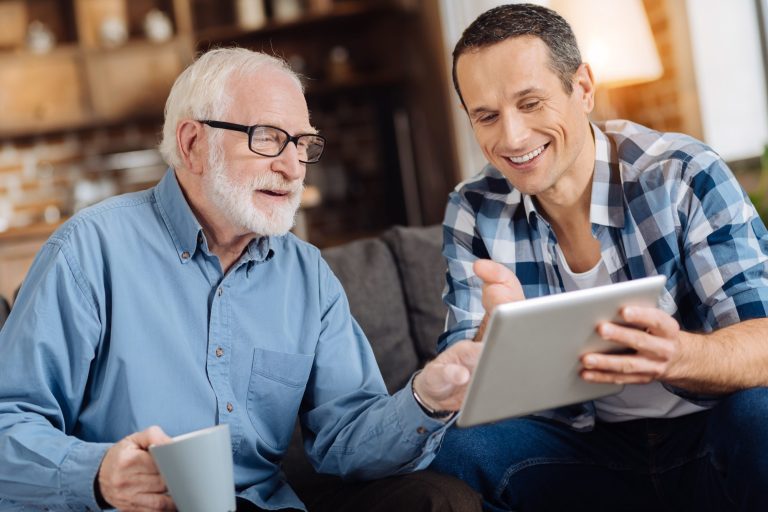 Senior Hilfe Tablet einrichtung